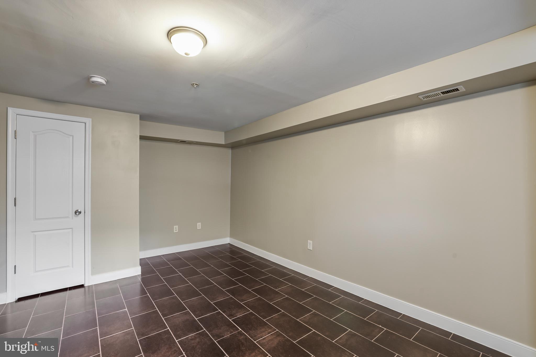 302 V STREET NE