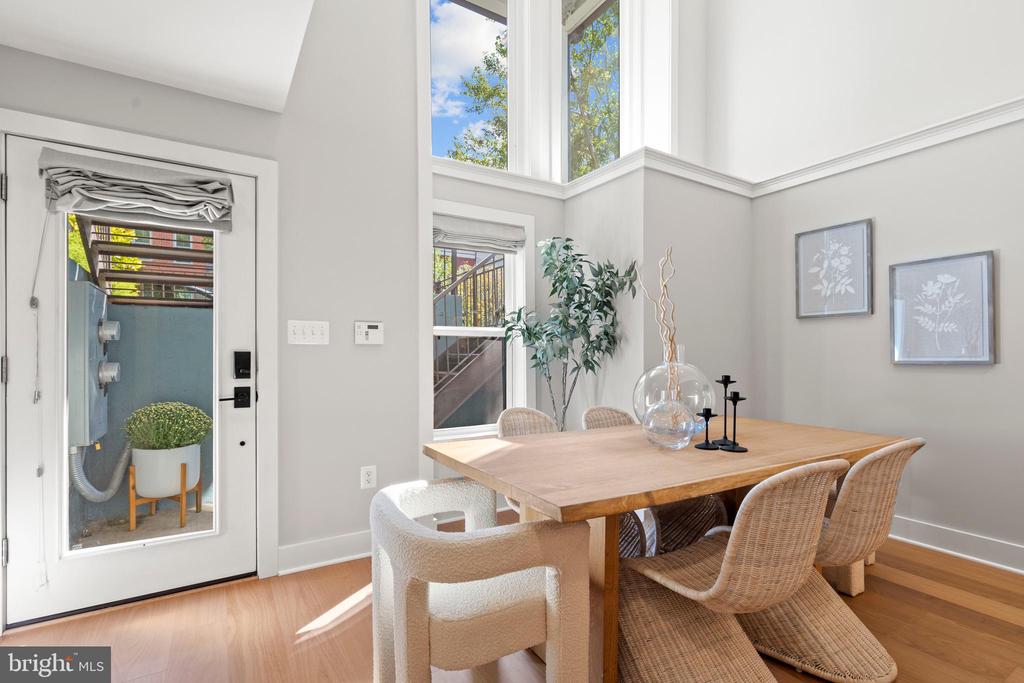 910 9TH STREET NE 1