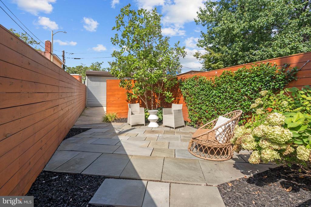 910 9TH STREET NE 1