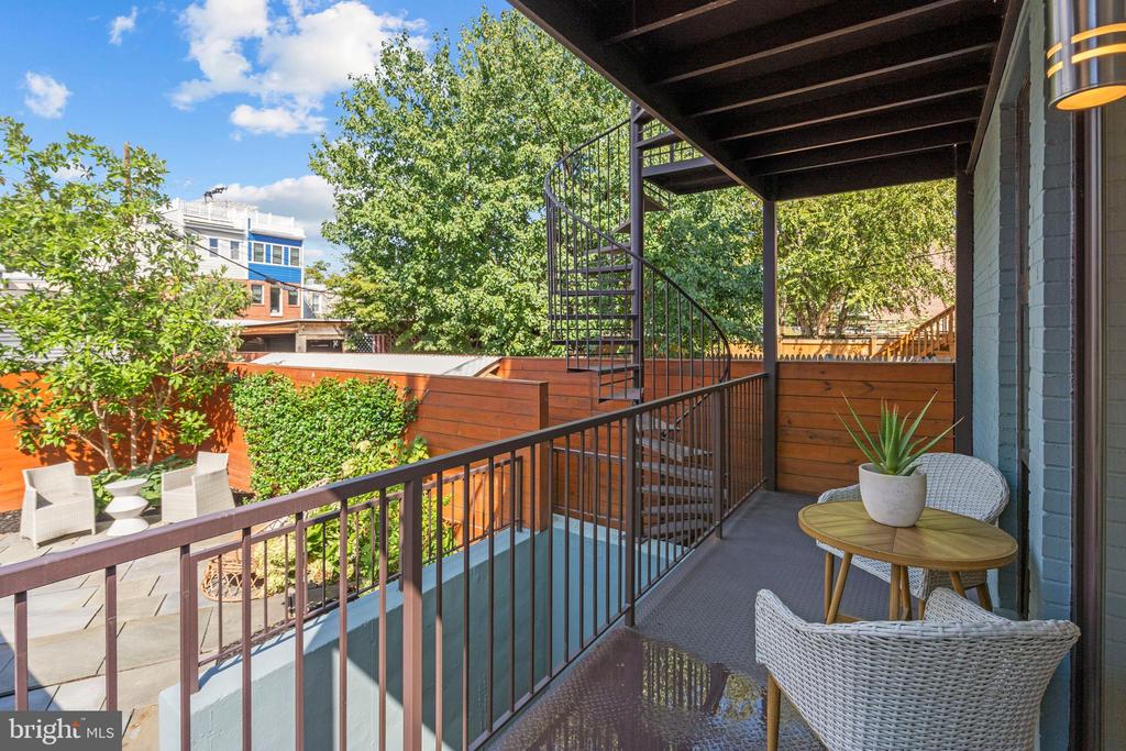 910 9TH STREET NE 1