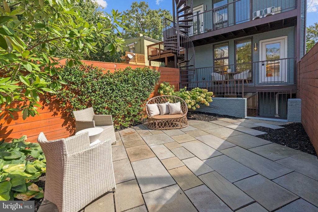910 9TH STREET NE 1