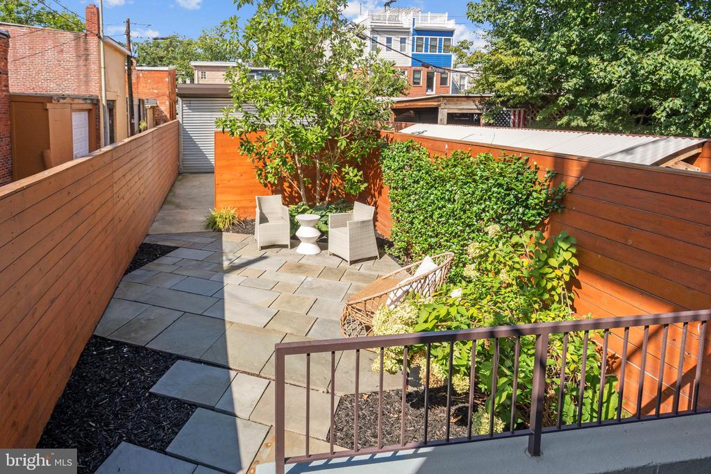 910 9TH STREET NE 1