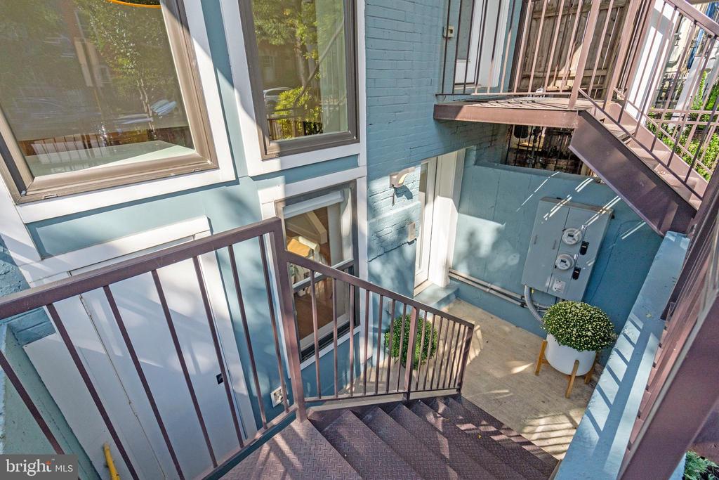 910 9TH STREET NE 1