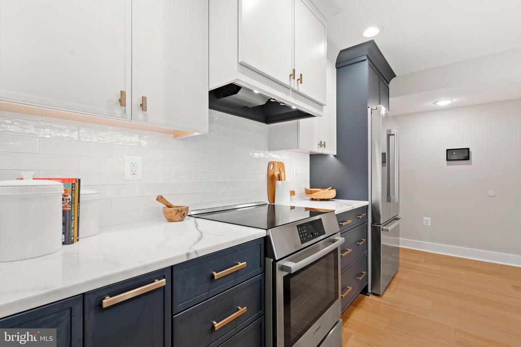 910 9TH STREET NE 1