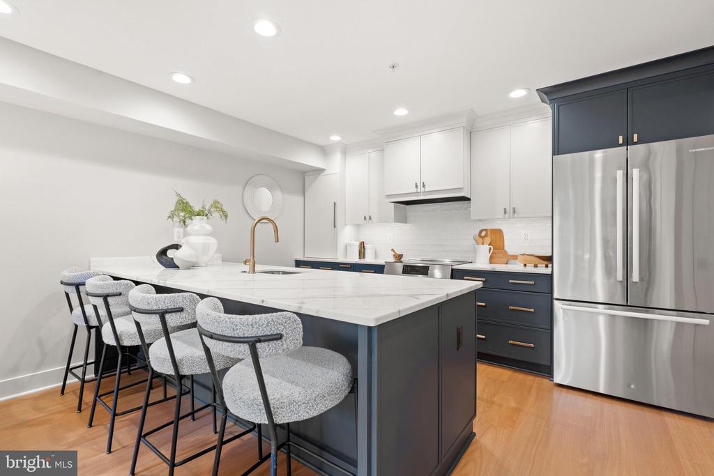 910 9TH STREET NE 1