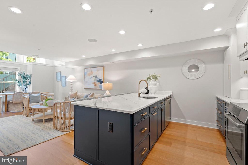 910 9TH STREET NE 1
