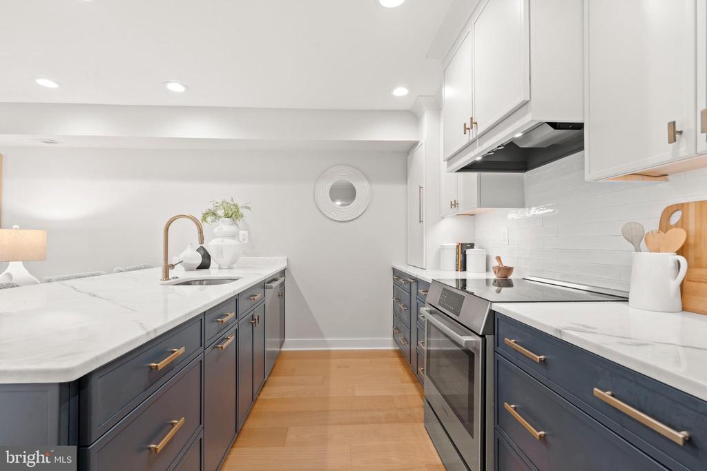 910 9TH STREET NE 1