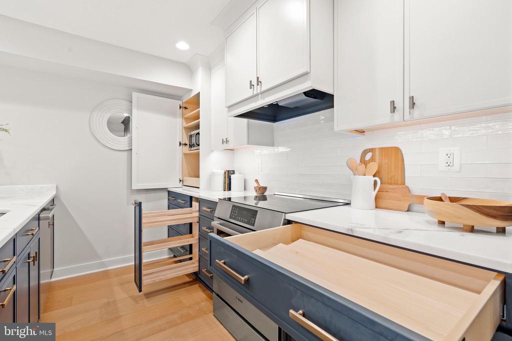 910 9TH STREET NE 1