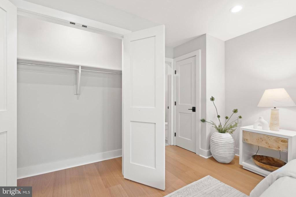 910 9TH STREET NE 1