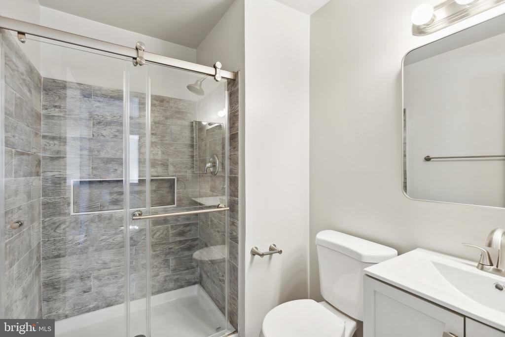 3115 HAWTHORNE DRIVE NE 3115