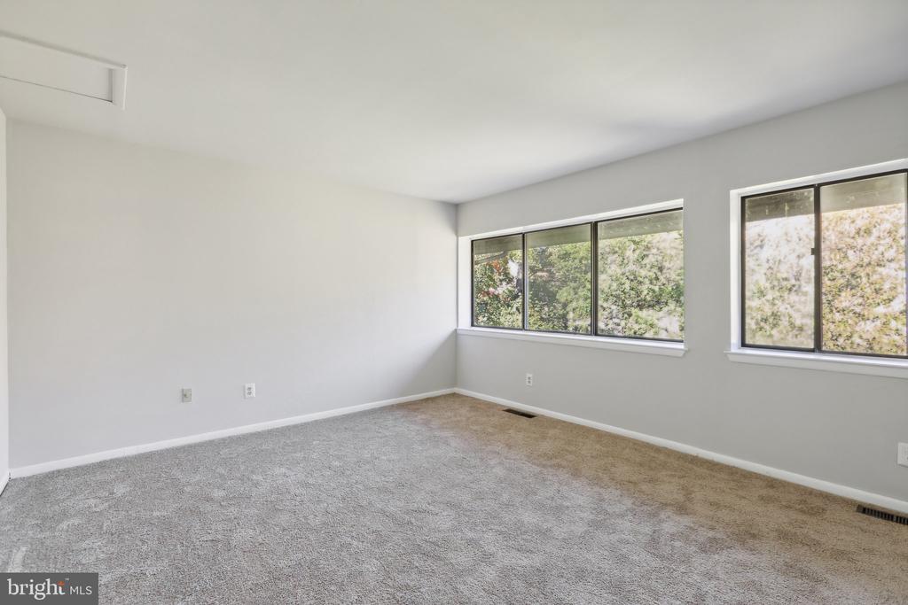 3115 HAWTHORNE DRIVE NE 3115