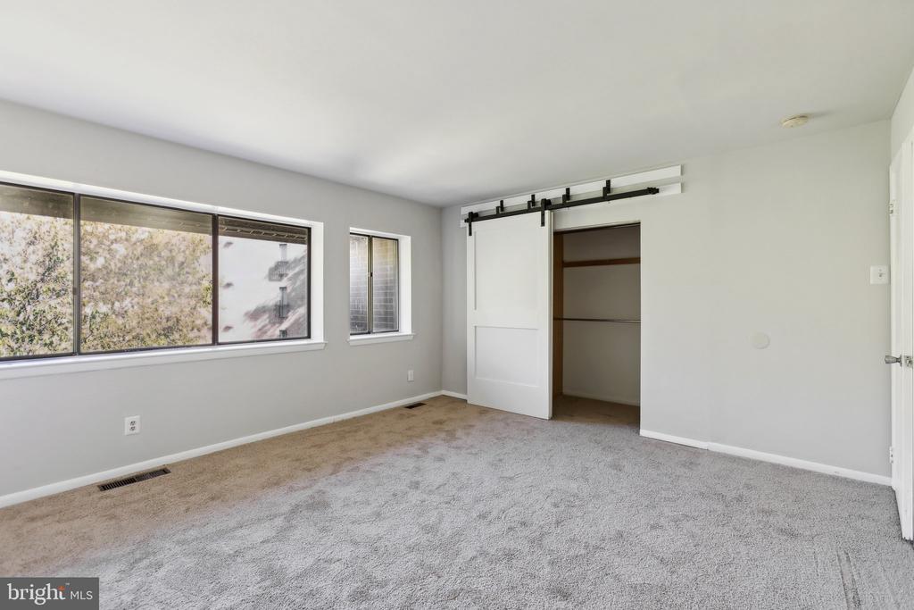 3115 HAWTHORNE DRIVE NE 3115