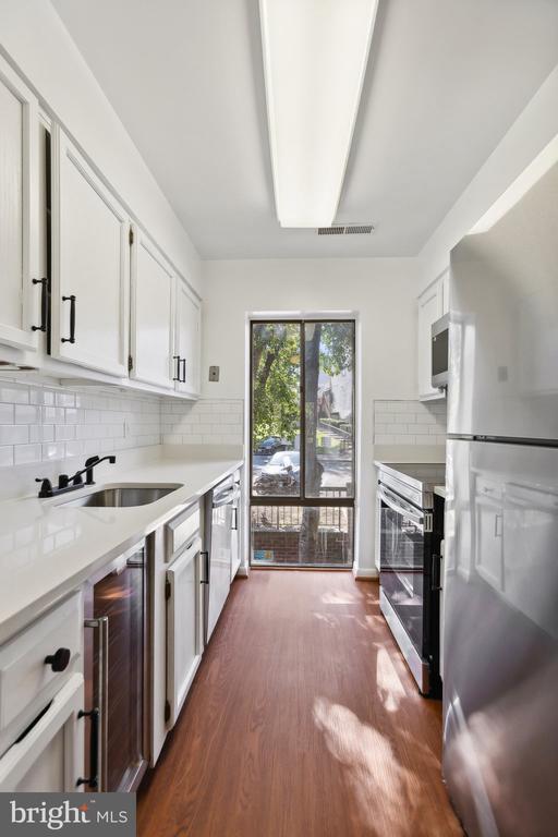 3115 HAWTHORNE DRIVE NE 3115