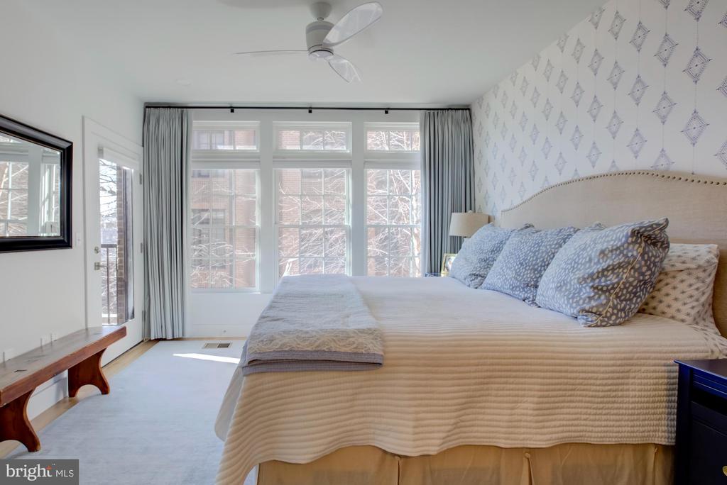 1309 E STREET SE 12