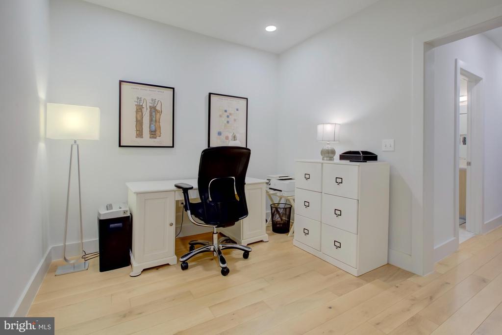 1309 E STREET SE 12