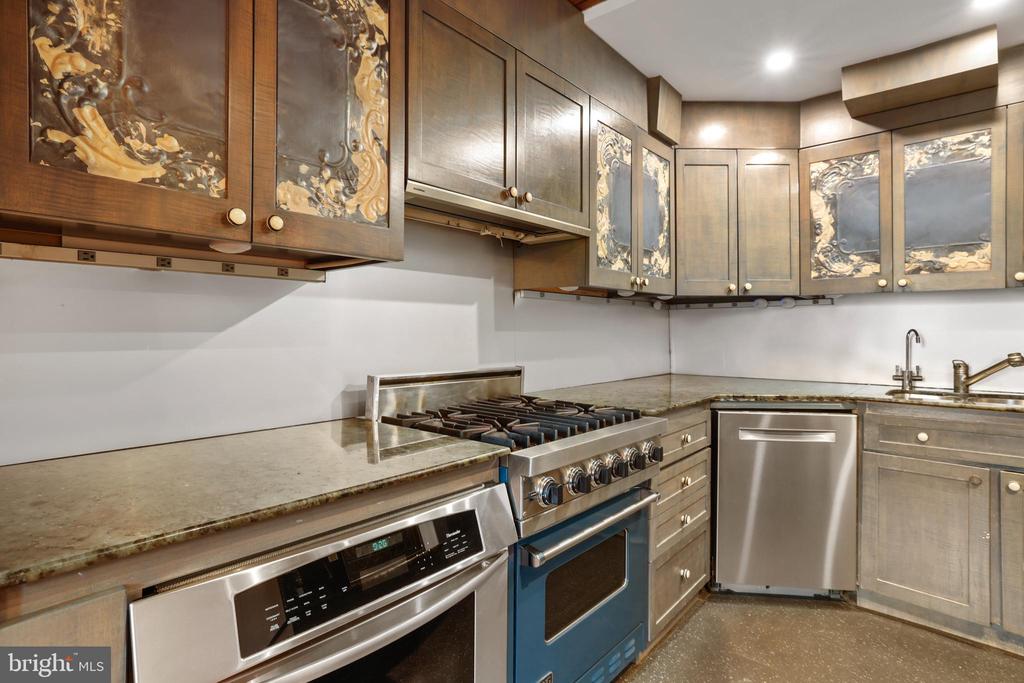 517 6TH STREET SE 2