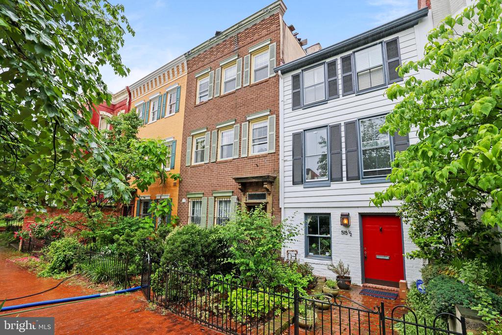 517 6TH STREET SE 2