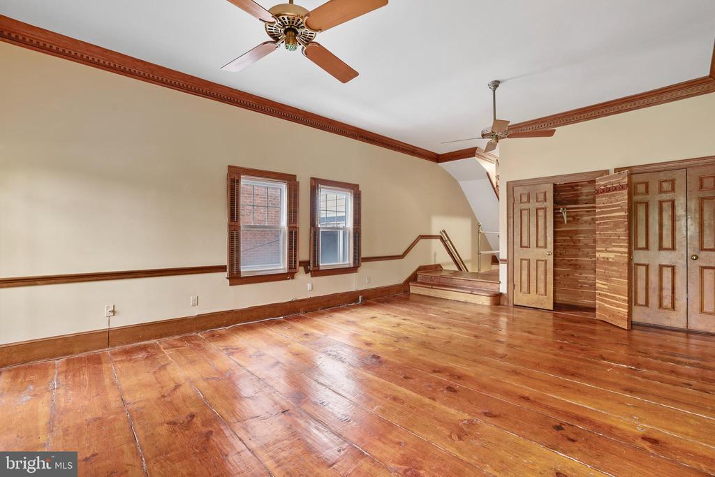 517 6TH STREET SE 2