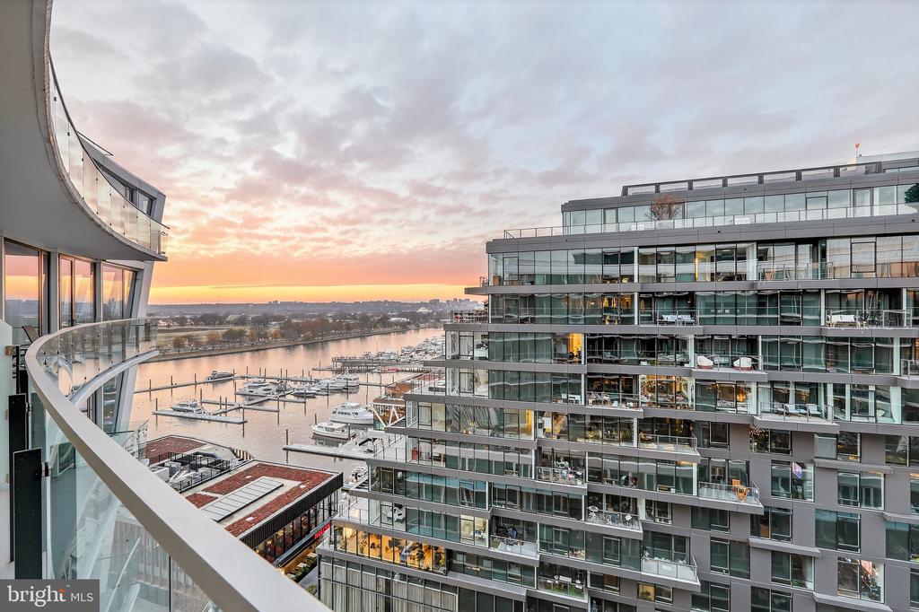 601 WHARF STREET SW 1107