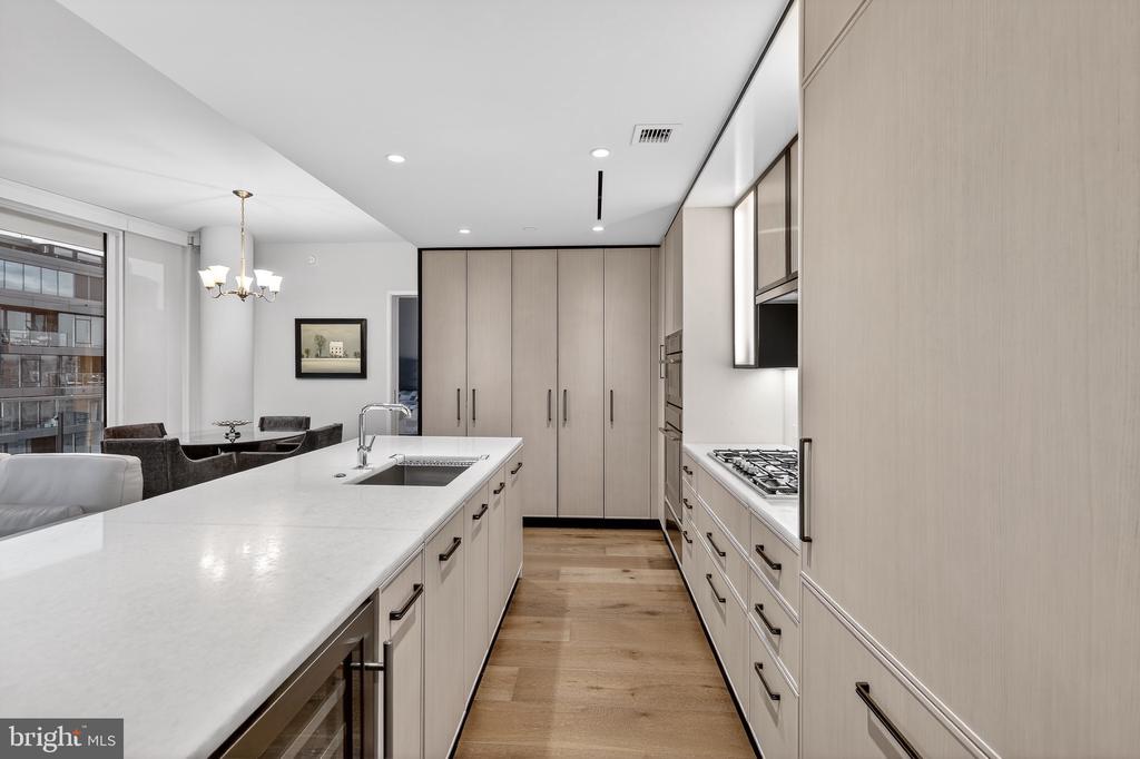 601 WHARF STREET SW 1107