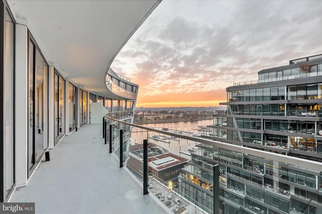 601 WHARF STREET SW 1107