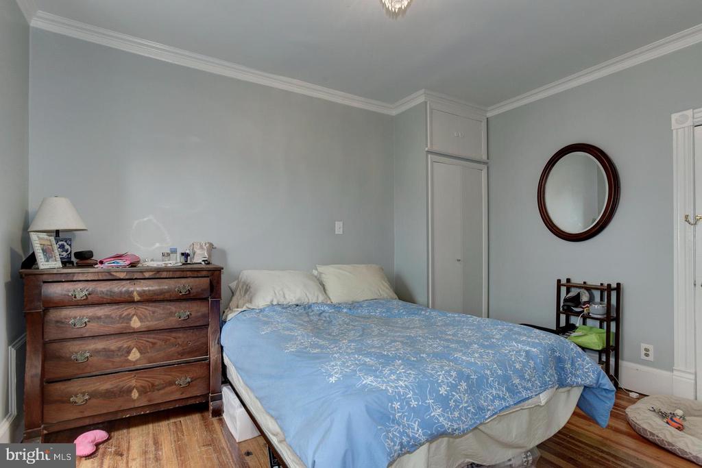 408 6TH STREET SE 3
