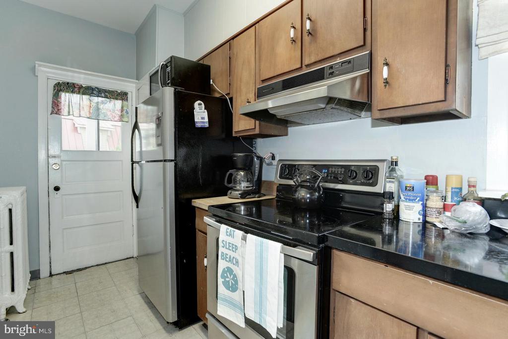 408 6TH STREET SE 3