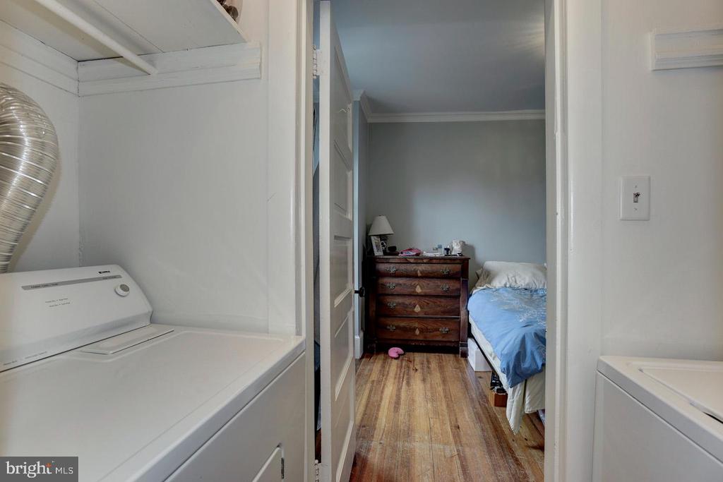 408 6TH STREET SE 3