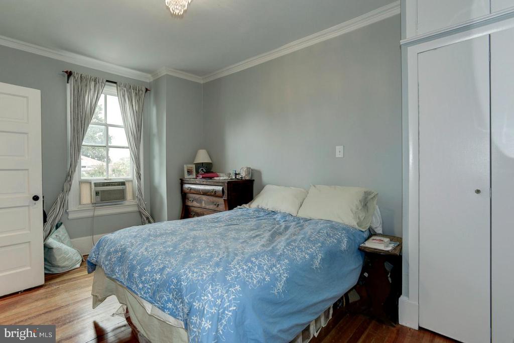 408 6TH STREET SE 3