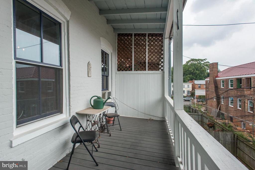 408 6TH STREET SE 3