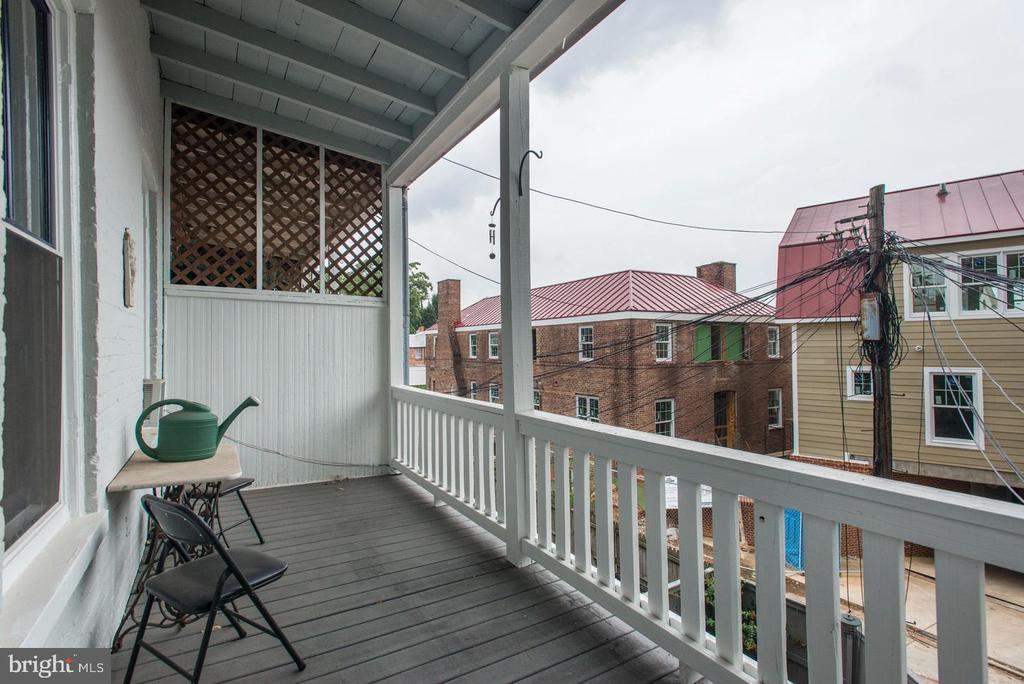 408 6TH STREET SE 3