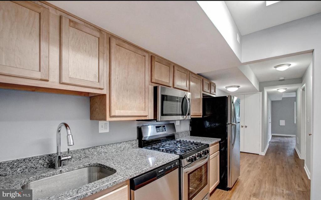 3366 BROTHERS PLACE SE 6