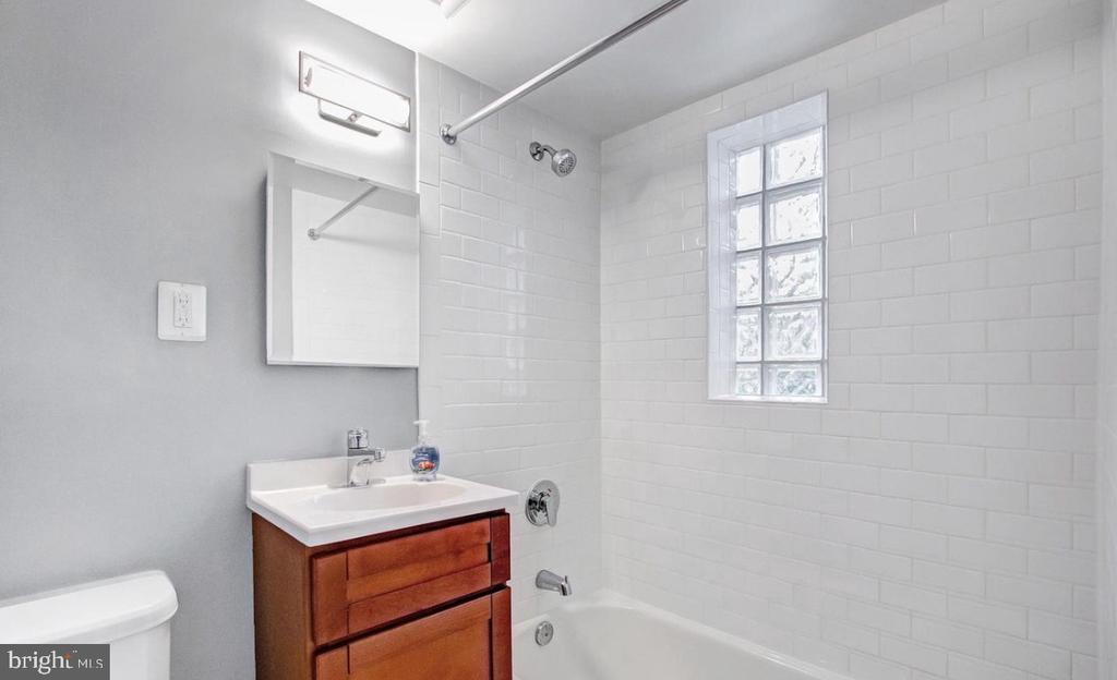 3366 BROTHERS PLACE SE 6