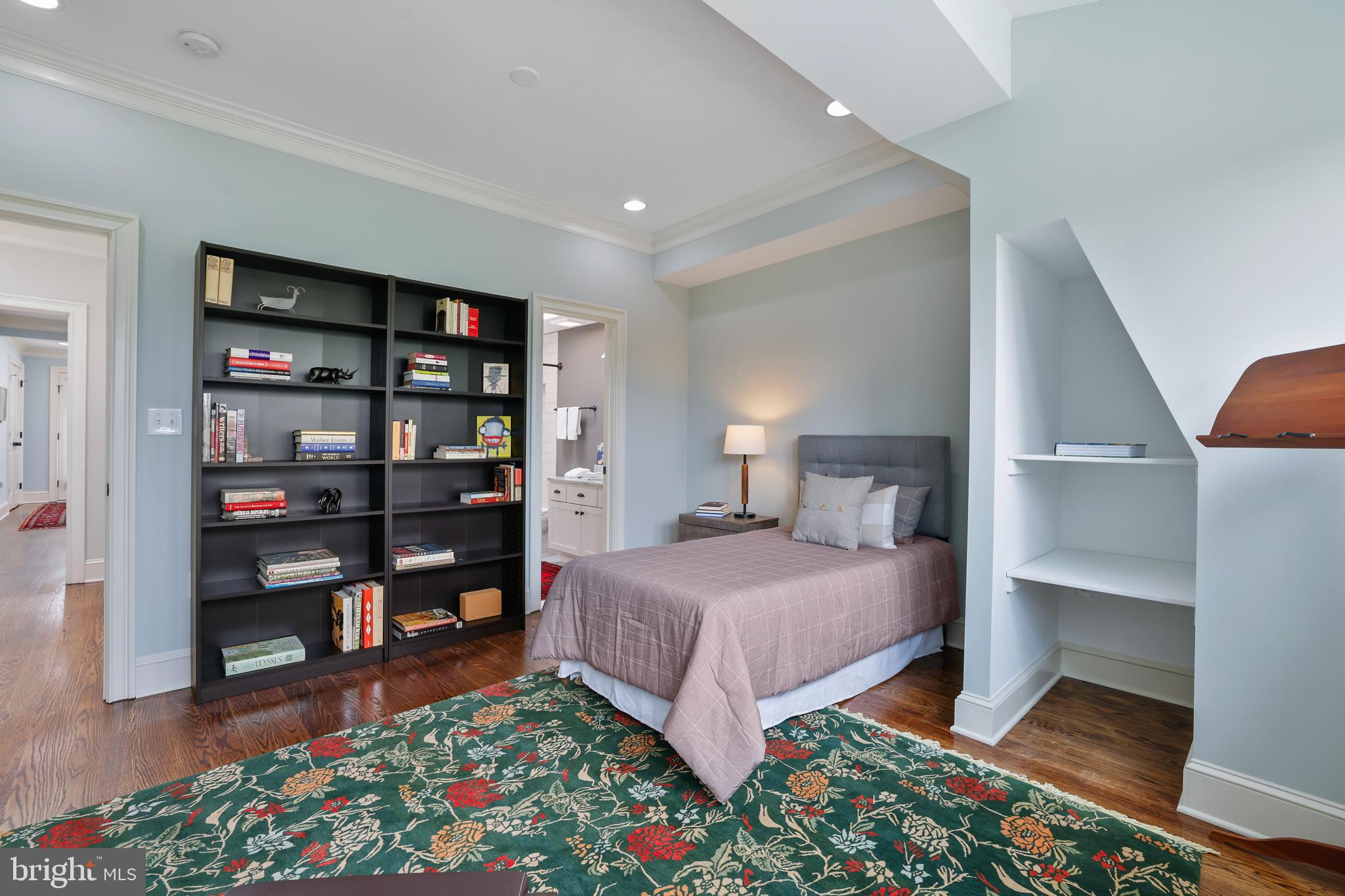 1732 BAY STREET SE 1