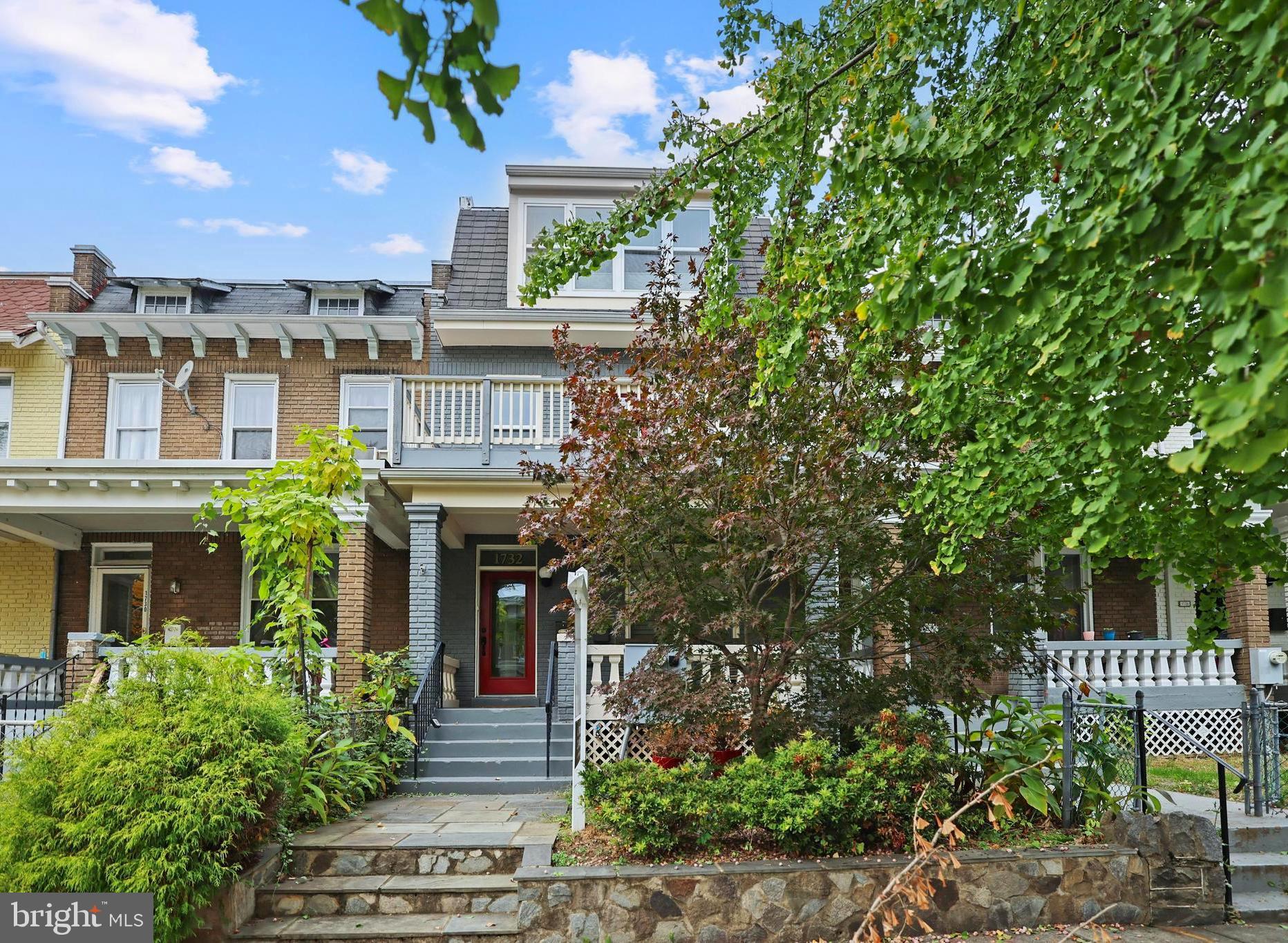 1732 BAY STREET SE 1