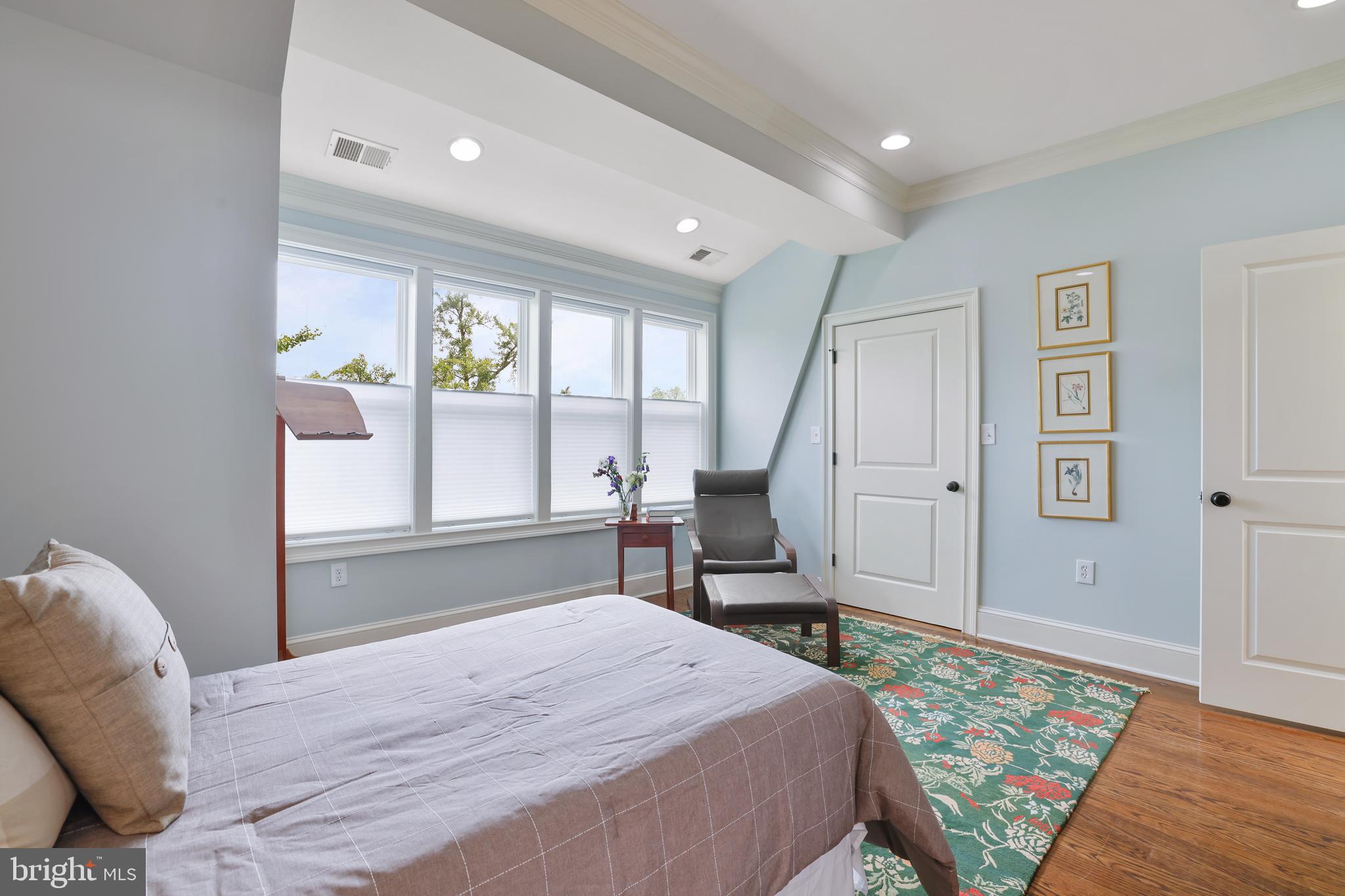 1732 BAY STREET SE 1