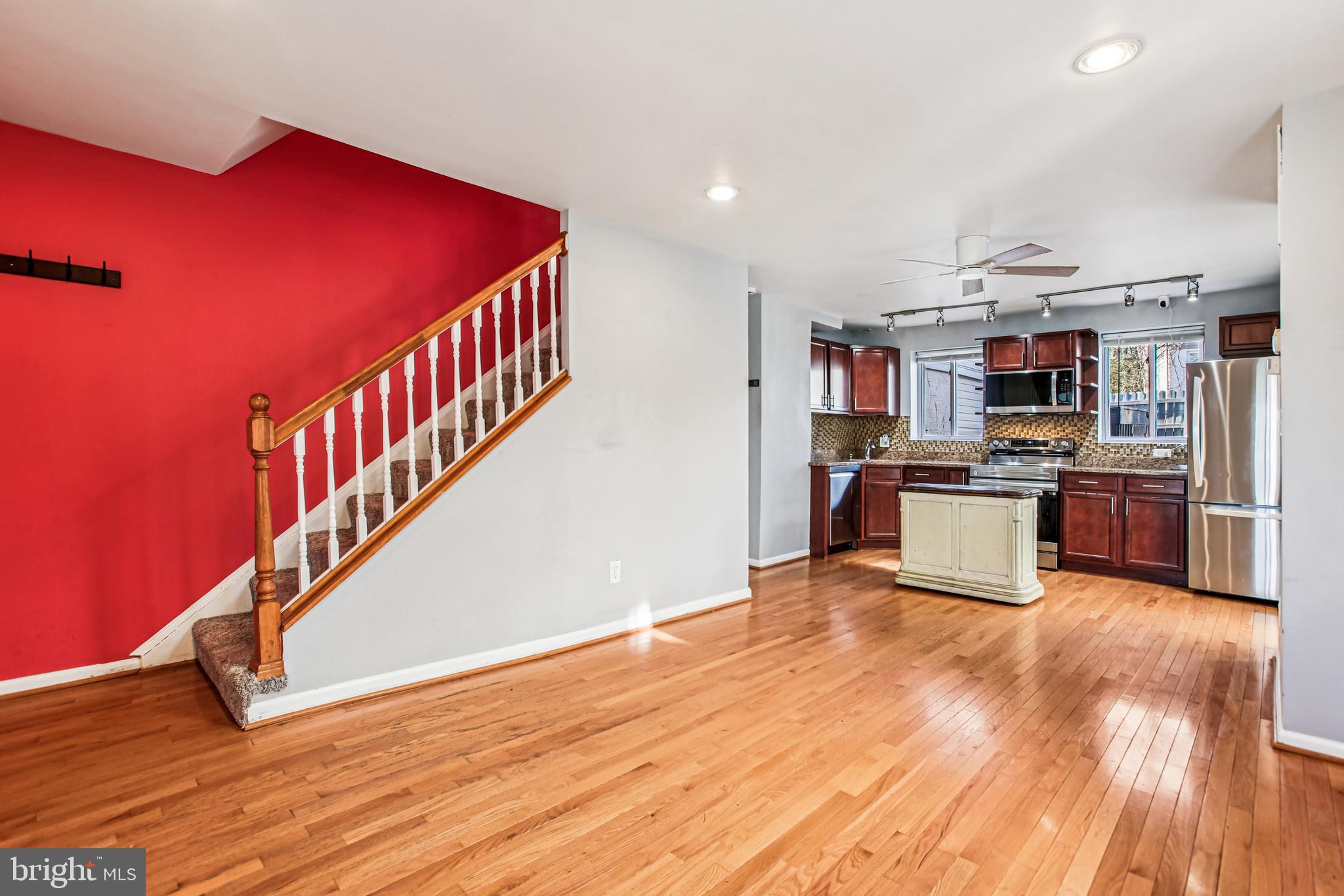 836 DIVISION AVENUE NE
