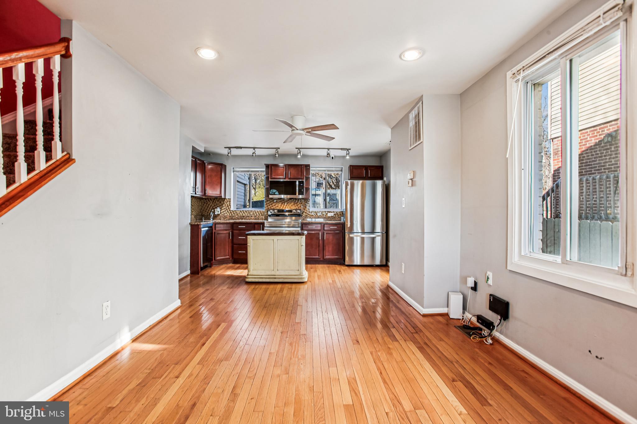836 DIVISION AVENUE NE