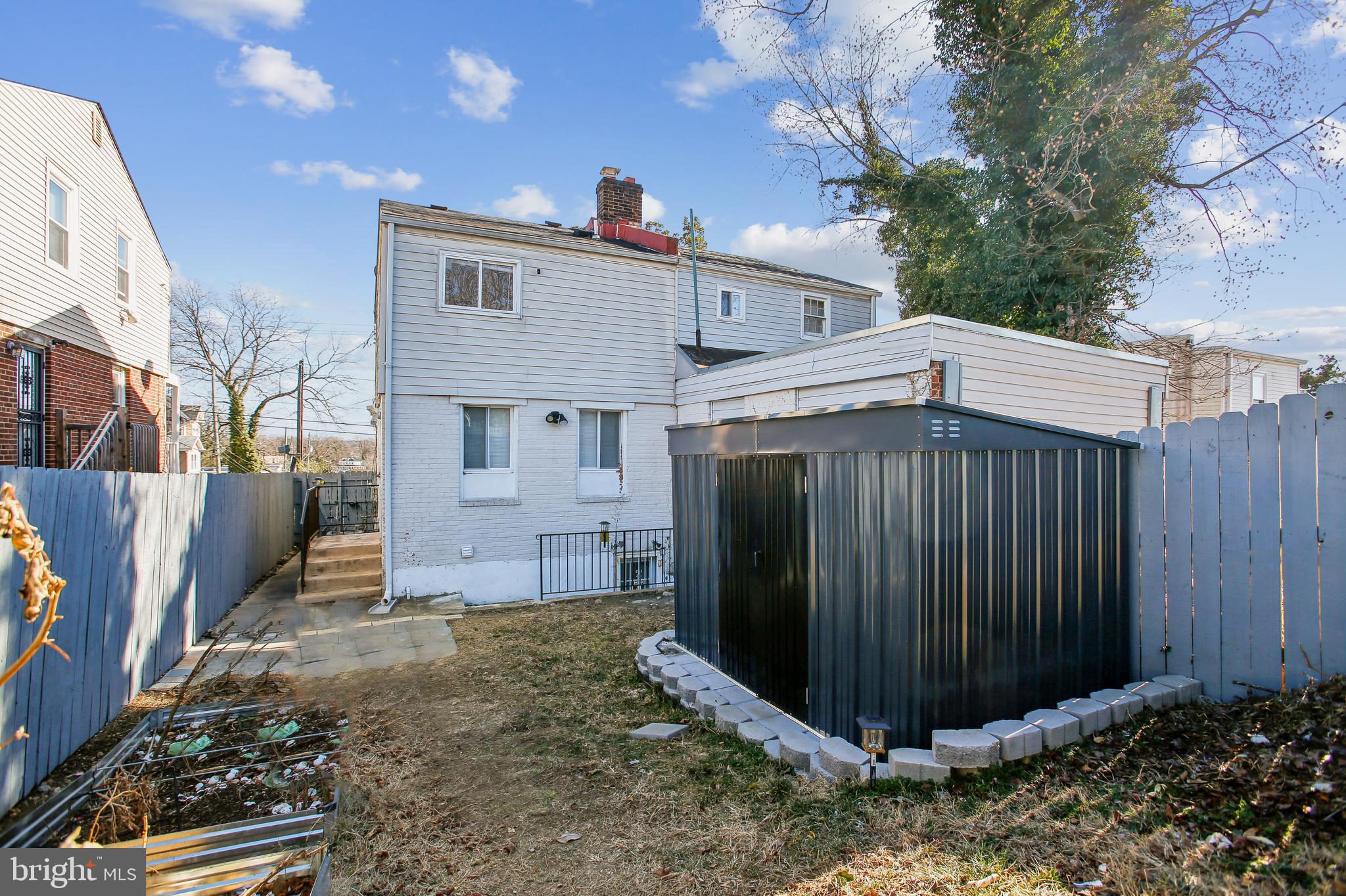 836 DIVISION AVENUE NE