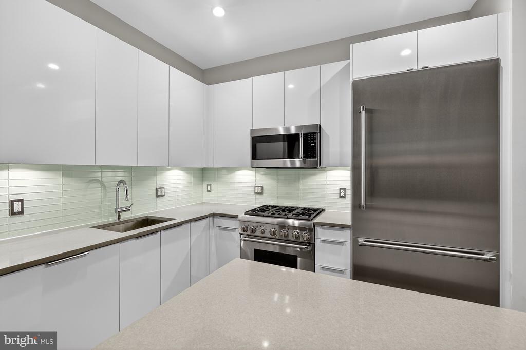 45 SUTTON SQUARE SW PH02