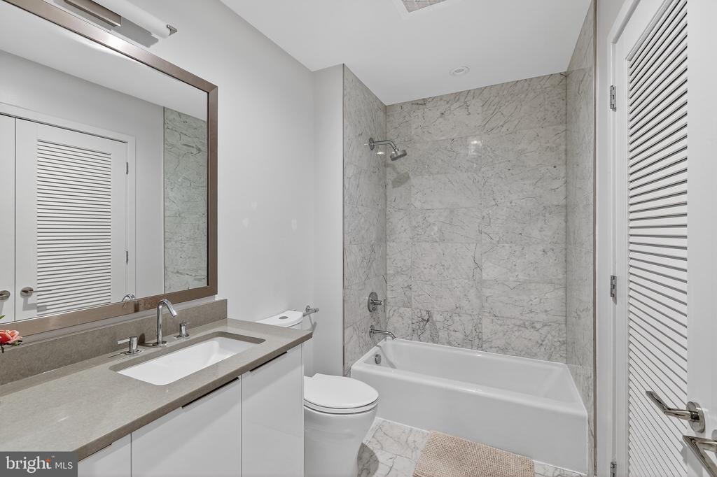 45 SUTTON SQUARE SW PH02