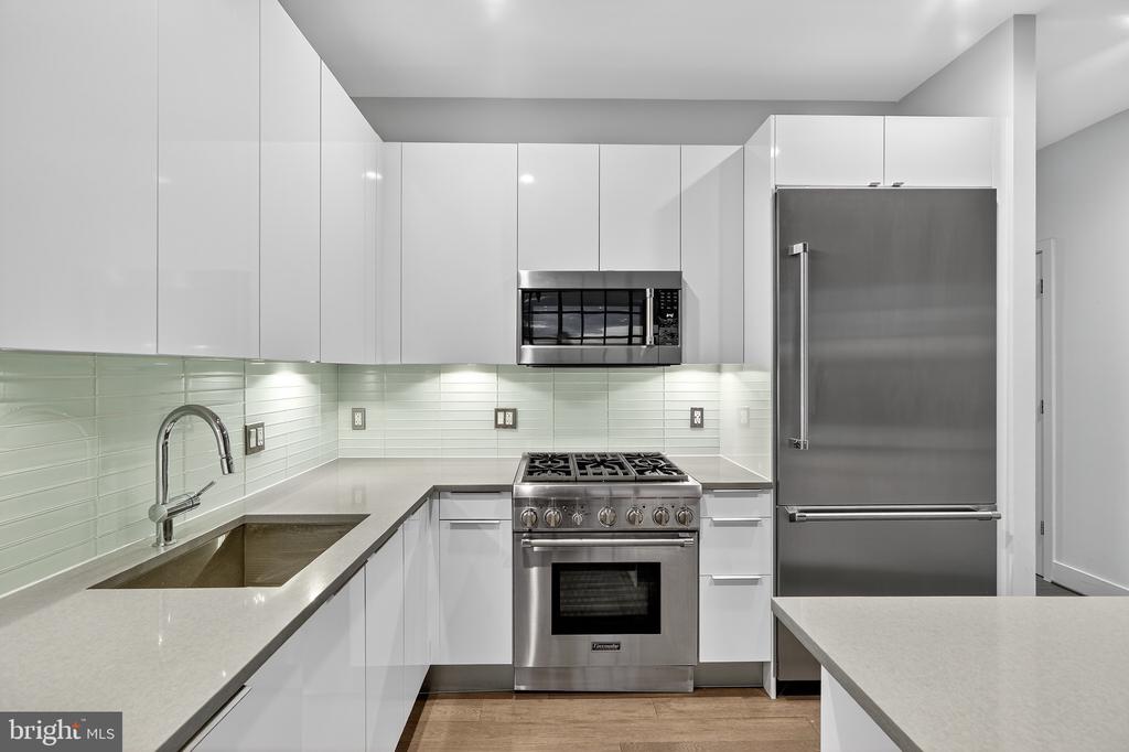 45 SUTTON SQUARE SW PH02