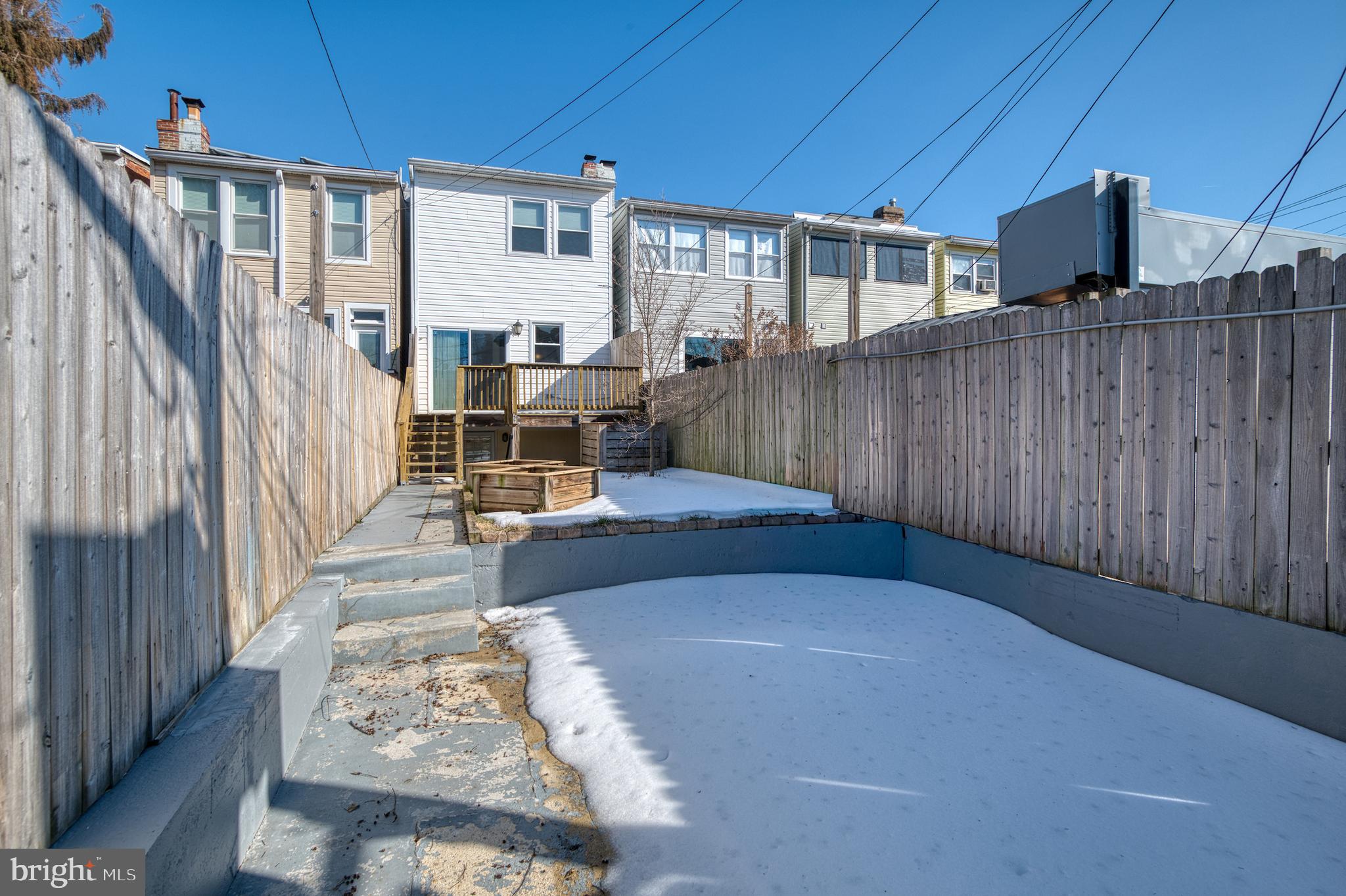 237 16TH STREET SE