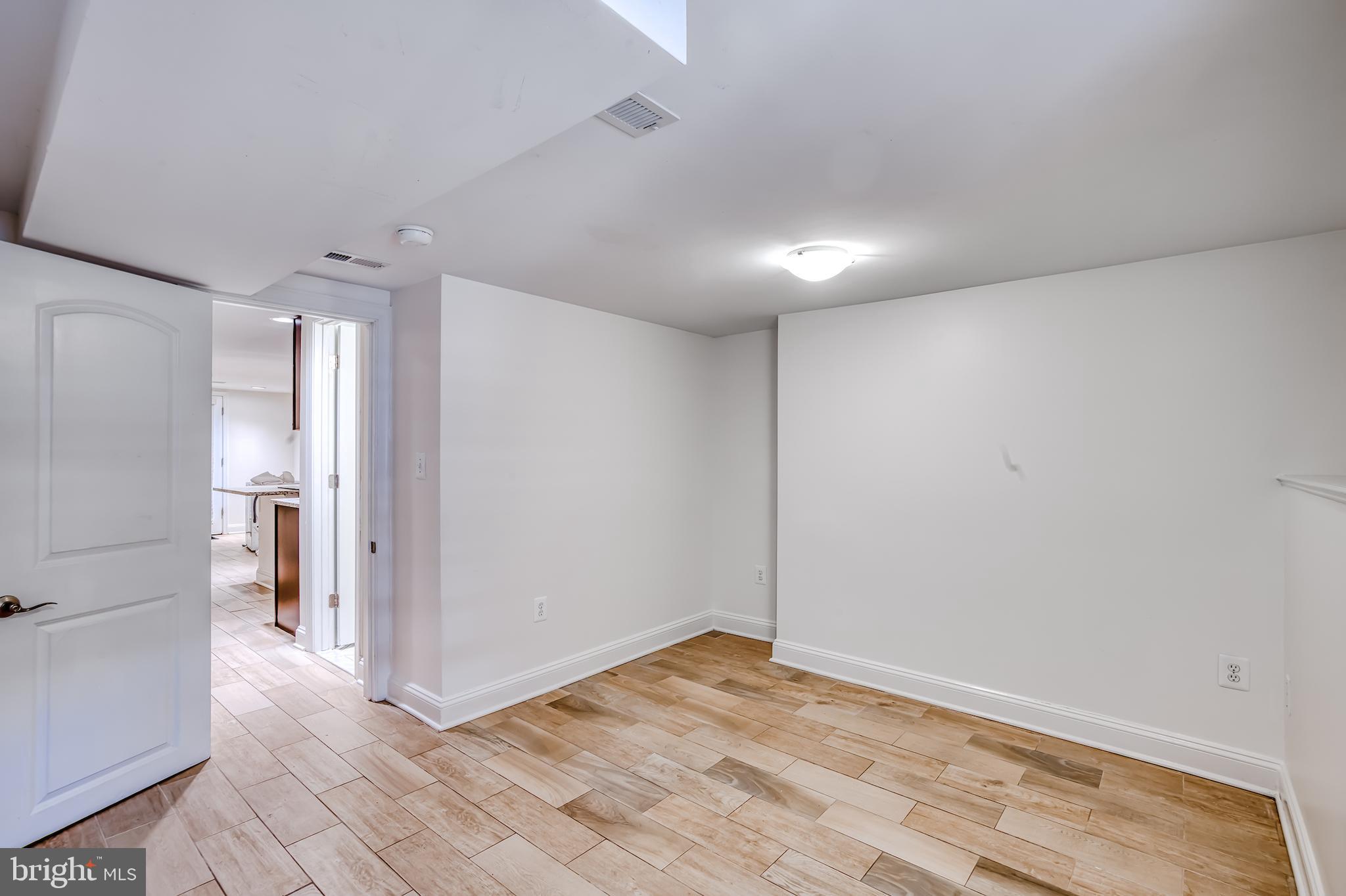 237 16TH STREET SE