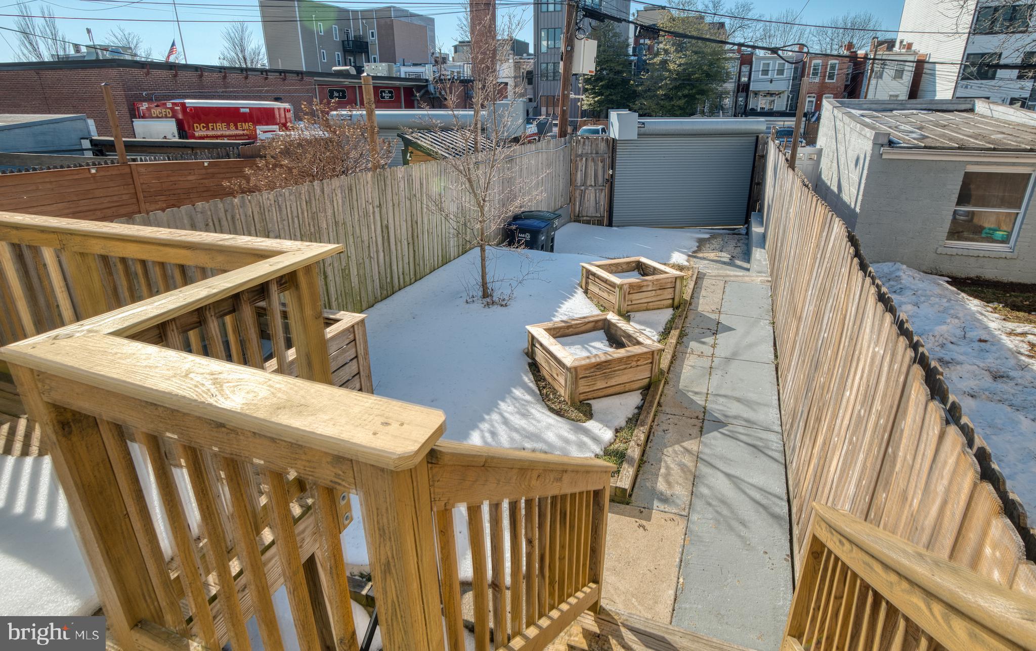 237 16TH STREET SE
