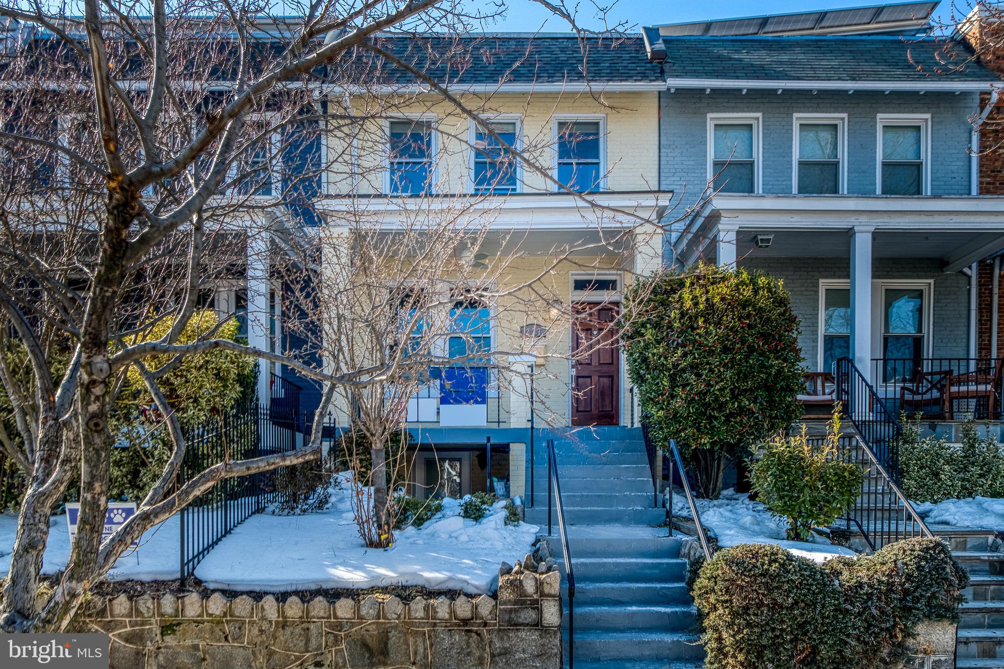 237 16TH STREET SE