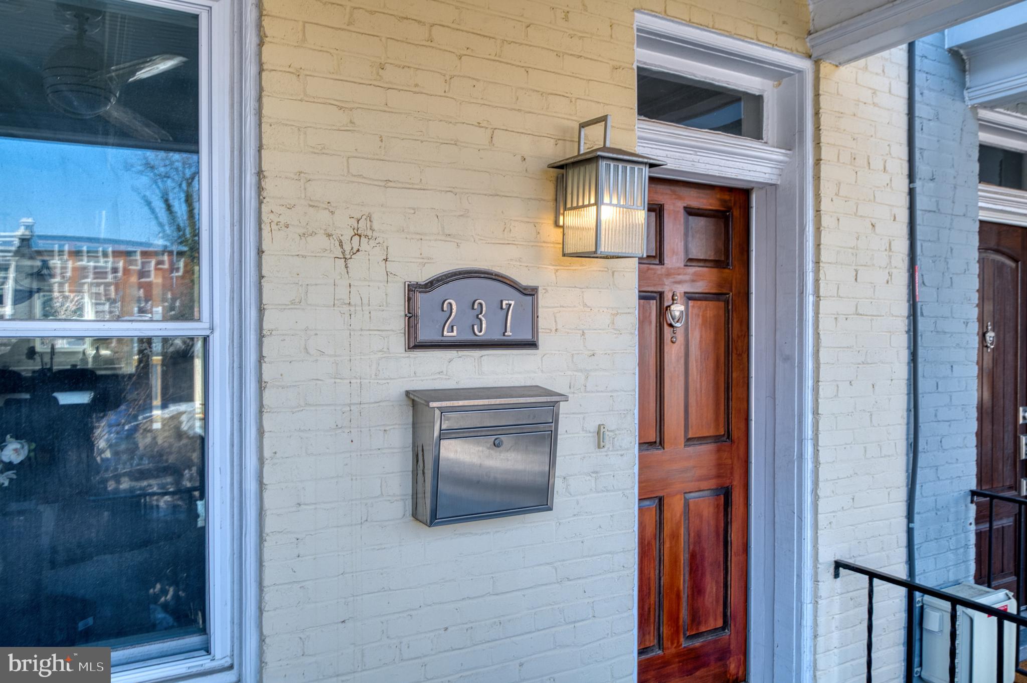 237 16TH STREET SE