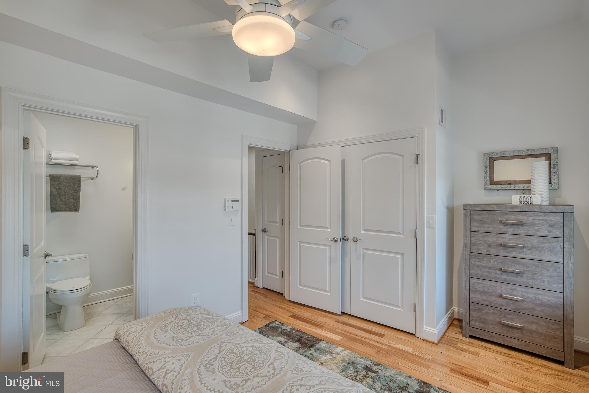 237 16TH STREET SE