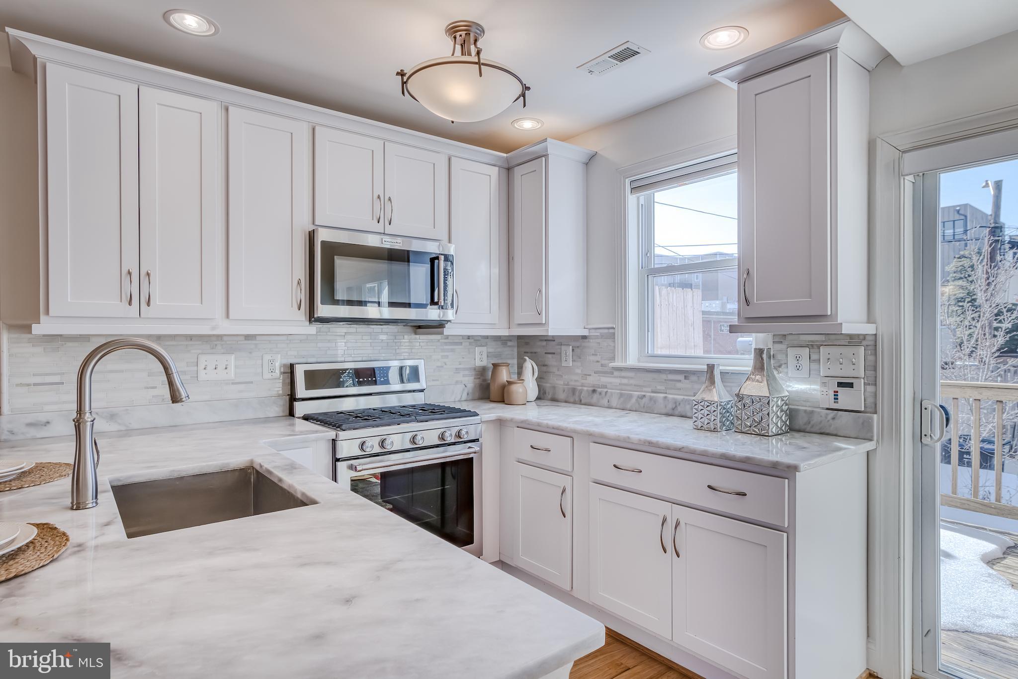 237 16TH STREET SE