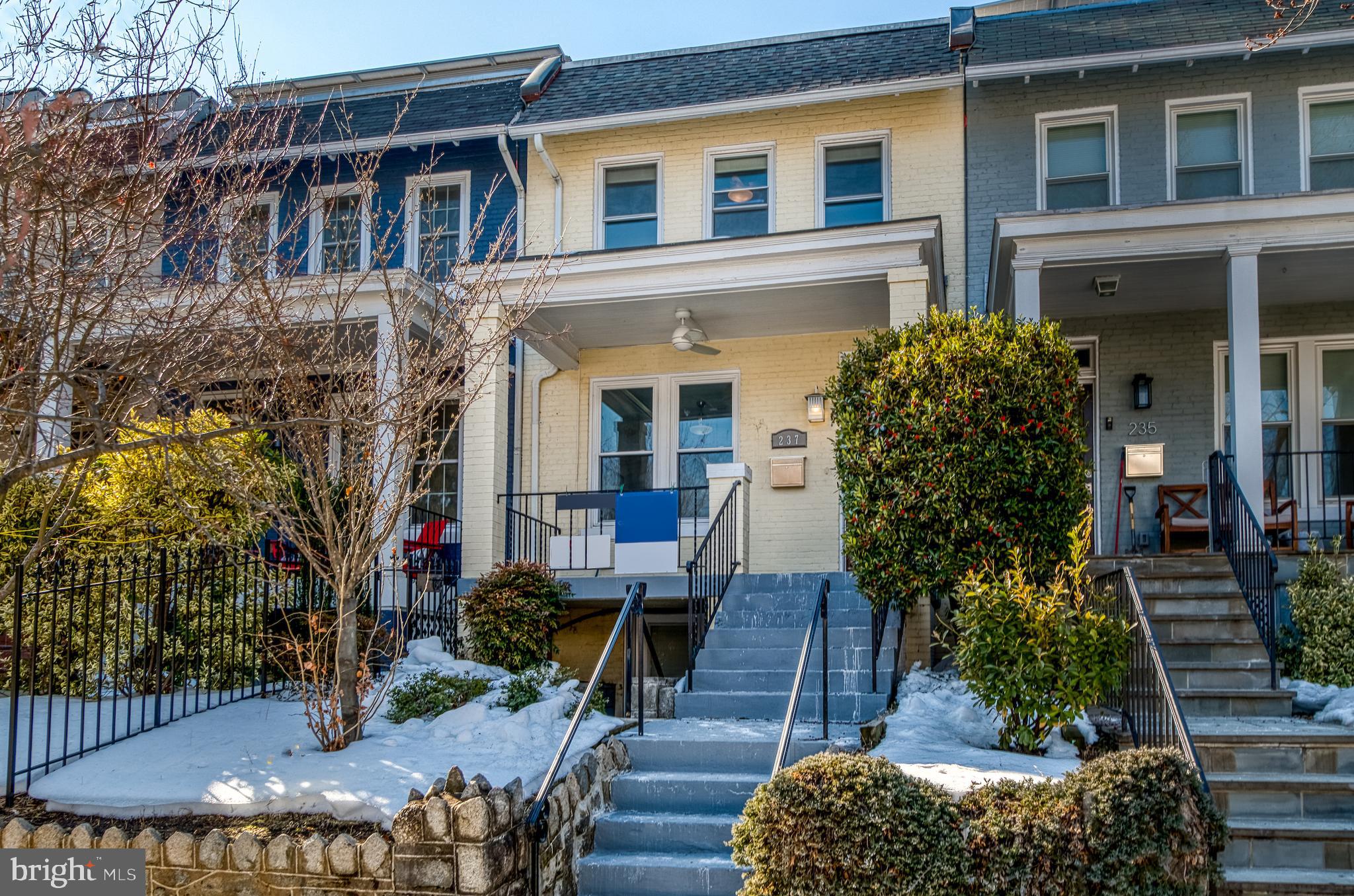 237 16TH STREET SE